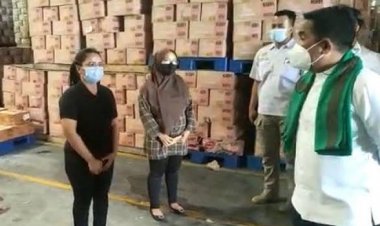 Bupati Pelalawan Sidak Minyak Goreng, Dua Swalayan Diduga Menimbun