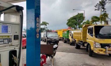 Biosolar Langka, Warga Rela Atre Berjam-jam di SPBU