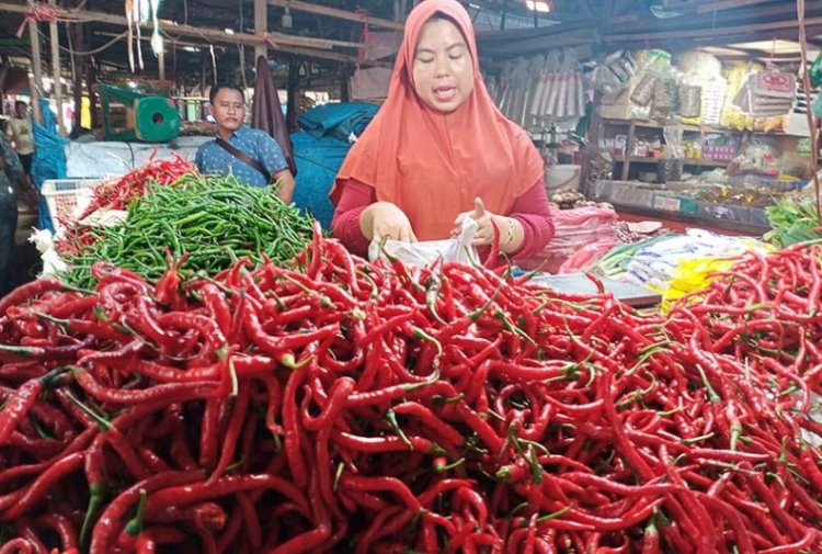 Harga Cabai Merah di Pekanbaru Makin Pedas, Emak-emak Menjerit