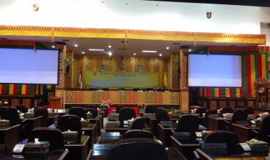 Rapat Paripurna LKPJ Firdaus-Ayat Di Skors