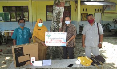 PTPN V Distribusikan 26 Komputer dan Internet Gratis ke Sekolah Terpencil