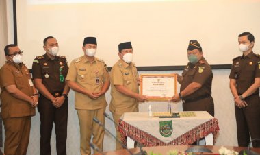 Tingkatkan Kerja Sama di Bidang Perdata dan TUN, Bupati Rohul dan Kajari Rohul Teken MoU