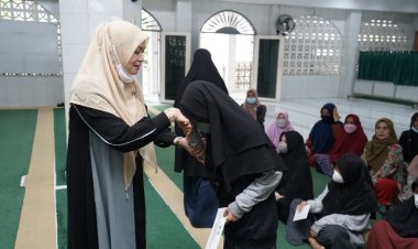 DW UIR Santuni Anak-anak Yatim Pegawai/Dosen UIR yang Telah Meninggal Dunia