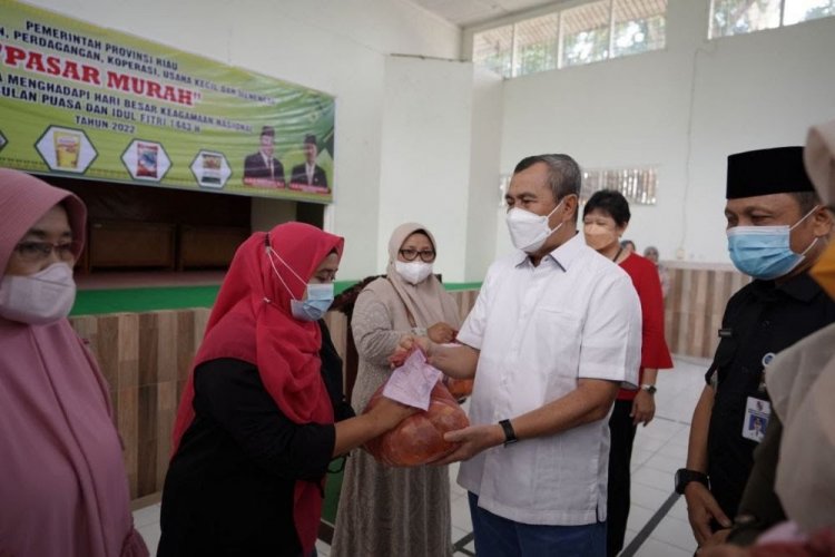 Stabilkan Harga Kebutuhan Pokok, Gubri Resmi Buka Pasar Murah