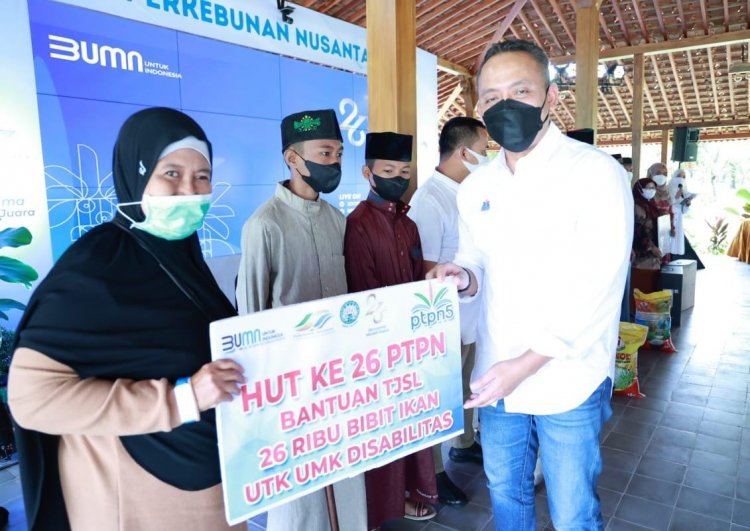 Dorong Kemandirian Difabel, PTPN V Salurkan 26.000 Bibit Ikan kepada Kelompok Disabilitas