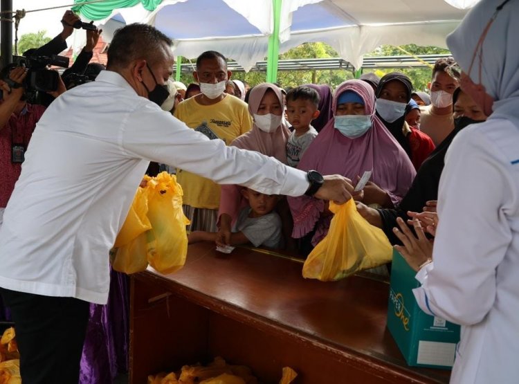 Perkuat Ketahanan Pangan, PTPN V Distribusikan 12 Ton Minyak Goreng-Gula Murah