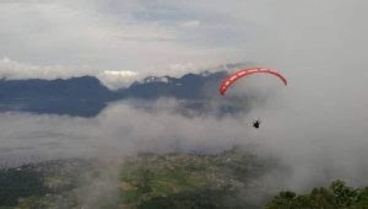 Hilang Saat Main Paralayang di Sumbar, Wisatawan Asal Riau Ditemukan dalam Kondisi Tak Berdaya