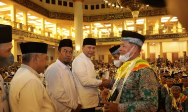 Wabup Rohul Lepas Keberangkatan 241 CJH, Minta Doakan Kedamaian Rohul