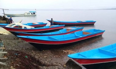 Pemprov Riau Bantu 22 Kapal Katinting untuk 6 Kelompok Nelayan