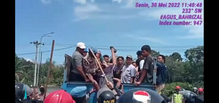 Aksi Melemparkan Warga dari Atas Truk Dikutuk Keras, Kapolda Diminta Periksa Kapolres Rohul dan Anak Buahnya