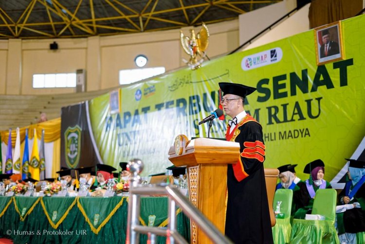 UIR Kukuhkan 1.538 Lulusan, Prosesi Wisuda Tertib dan Tetap Prokes