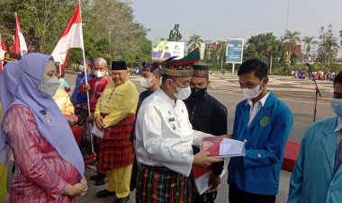 Peringati Hari Jadi Provinsi Riau ke-65, Bupati Inhu Pasang Bendera ke Pemotor