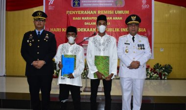 Wabup Inhu Serahkan Dokumen Remisi 587 Napi Sempena HUT RI ke-77