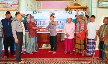 Wakapolres Inhu Salurkan Program Jubah Emas ke Masjid 
