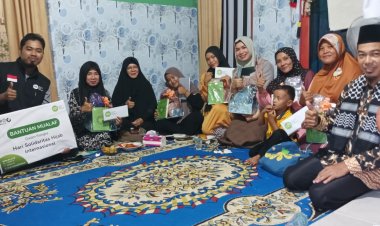 Hari Solidaritas Hijab Internasional, IZI Riau Salurkan Bantuan kepada Ibu-ibu Mualaf di Pekanbaru
