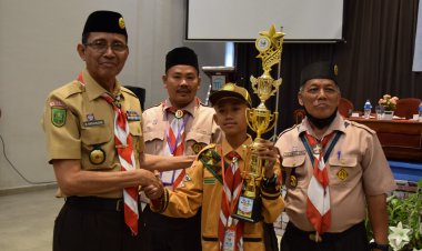Pesta Siaga Ditutup, Ketua Kwarda Riau Serahkan Piala Kepada Pemenang