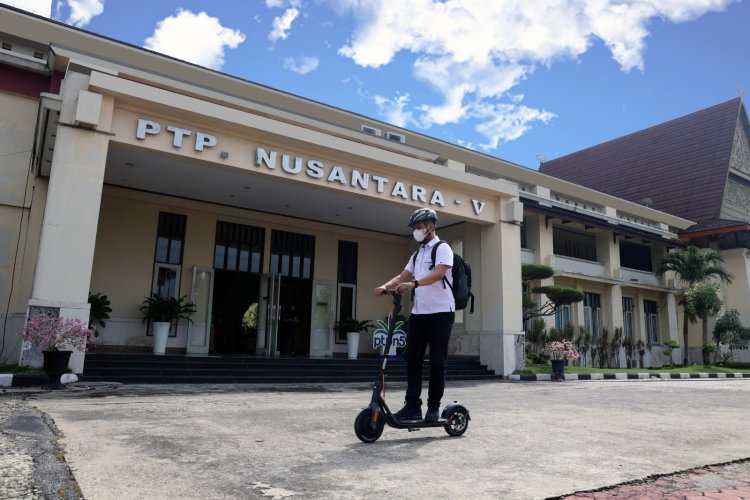 Inisiasi Perubahan, Karyawan BUMN di Pekanbaru Beralih ke Skuter Listrik