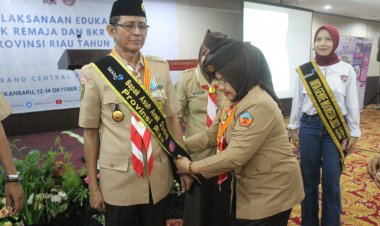 BKKBN Riau Kukuhkan Ketua Kwarda Jadi Bapak Asuh Anak Stunting