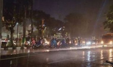 Waspada Malam Minggu Ini , Pekanbaru dan Sekitarnya Diguyur Hujan Deras