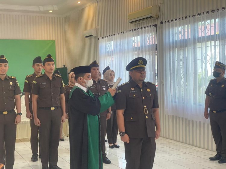 Kajari Inhu Lantik Galih Azis sebagai Kasi Datun