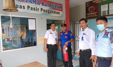 Gandeng Damkar, Lapas Pasir Pengaraian Cek Kondisi Apar