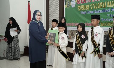 IKA Faperta UIR Wakafkan 147 Alquran untuk 12 Rumah Tahfidz 