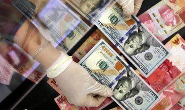 Jelang Akhir Pekan Rupiah Meleset Pada Level Rp15.672