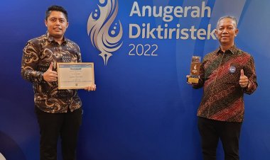 UIR Raih Penghargaan Pelaporan Kerjasama Terbaik Diktiristek