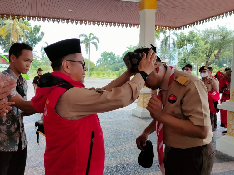 Gubernur Lepas Kontingen Kwarda Riau Ikuti Kemah Bela Negara Nasional 