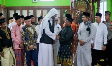 Hadiri Tabligh Akbar Desa Danau Lancang, Sekda Kampar Ajak Masyarakat Ramaikan Masjid 