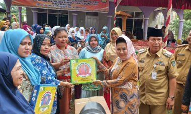 Bunda PAUD Rohul Berbagi Makanan Tambahan dan APE BKB