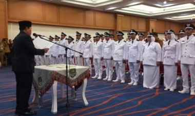 Dilantik Bupati Rohul, 58 Kades Diminta Berperan Aktif Tanggulangi Kemiskinan dan Stunting