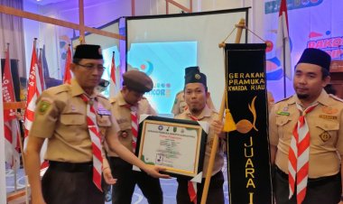 Kwarda Riau Serahkan Hadiah Lomba Gudep Ramah Lingkungan