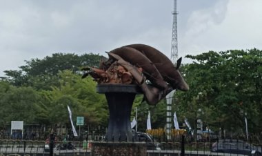 Ikon Pekanbaru, Tugu Selais Tiga Sepadan Patah!
