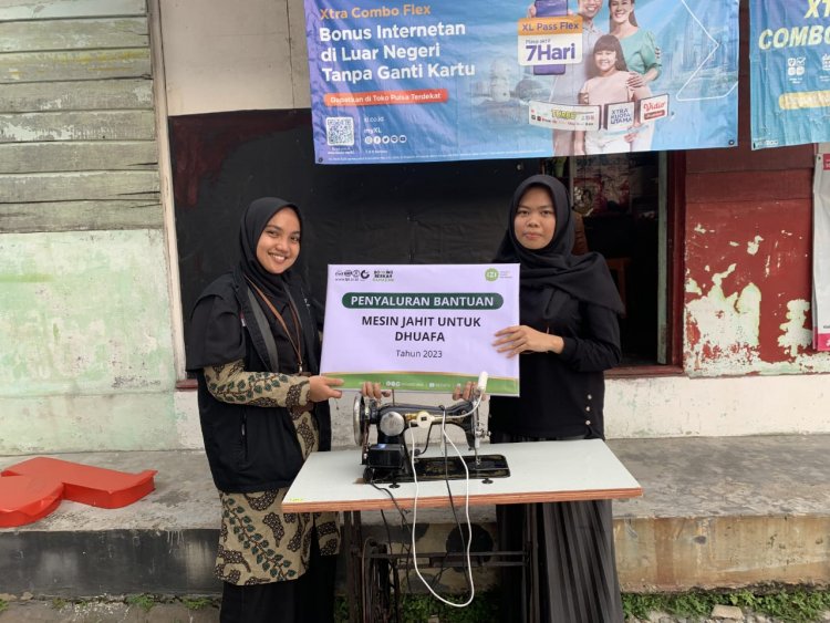 Dukung Perempuan Kreatif dan Berwirausaha, IZI Riau Serahkan Bantuan Mesin Jahit