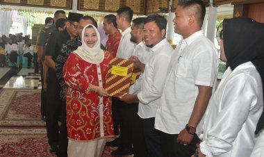Bupati Bengkalis Serahkan SK Kepada 348 Pendamping Desa dan Kelurahan, Ingatkan Kerja Profesional