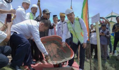 Kunker ke Sinaboi, Afrizal Sintong Letakkan Batu Pertama Pembangunan Jembatan dan Resmikan Kantor Lurah