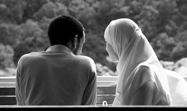 Apakah Seorang Pria Beristri Boleh Menafkahi Gadis yang Bukan Mahram?