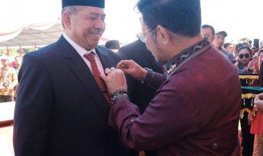 Bupati Siak Terima Penghargaan Satyalancana Wira Karya Pembangunan Bidang Pertanian dari Jokowi