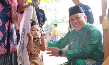 Husni Merza Laksanakan Bujang Kampung di Buantan Lestari: Ngurus e-KTP Jangan Lebih Satu Hari! 