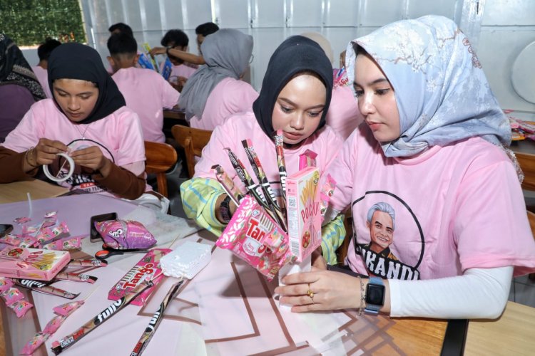 Srikandi Ganjar Gelar Pelatihan Pembuatan Buket Makanan Ringan di Pekanbaru