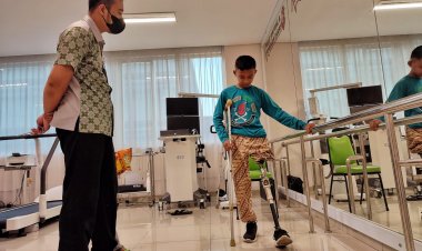 Fairus Gunakan Kaki Palsu Baru Bantuan PT PHR, Tak Sabar Ingin Sekolah