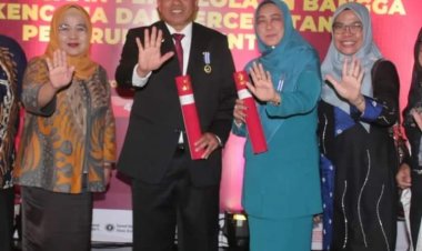 Bupati Alfedri dan Ketua TP PKK Siak Raih Penghargaan MKK Tingkat Nasional