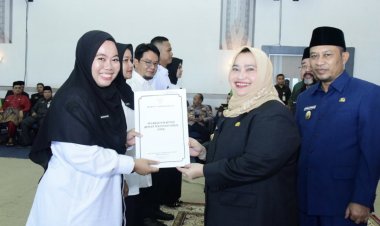 Bupati Bengkalis Serahkan SK PPPK Jabatan Fungsional Kesehatan Formasi Tahun 2022