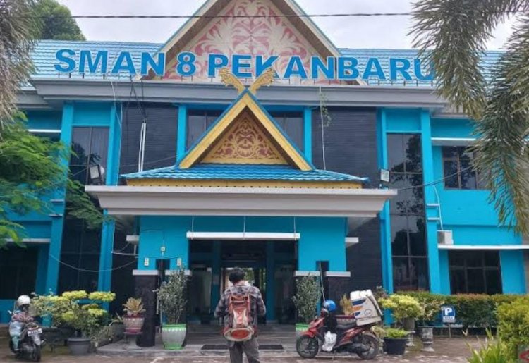 31 Pendaftar PPDB Jalur Zonasi di SMAN 8 Pekanbaru pakai KK Palsu