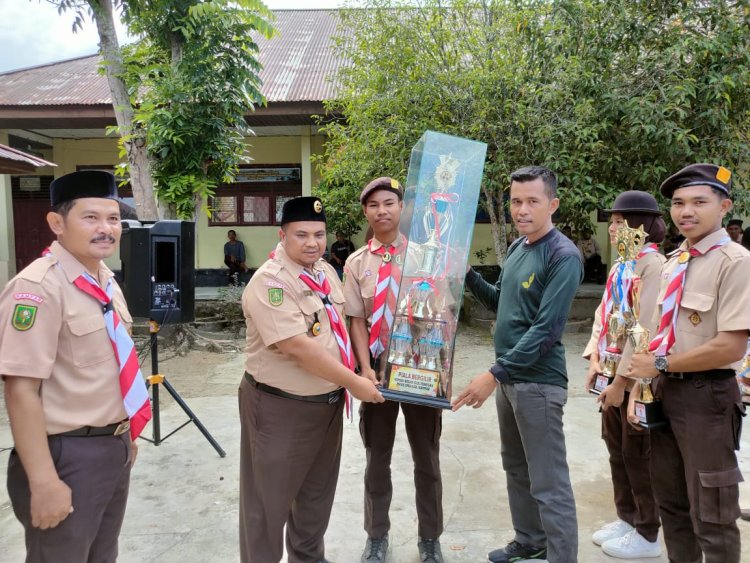 SMA Negeri 1 Koto Kampar Hulu Rebut Piala Bergilir Perkemahan Besar Penegak MKKS SMA Kampar