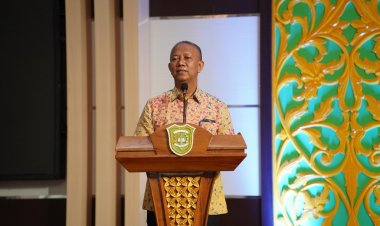 Rektor UIR Raih Penghargaan Marketing Championshiop Kategori Education Service 