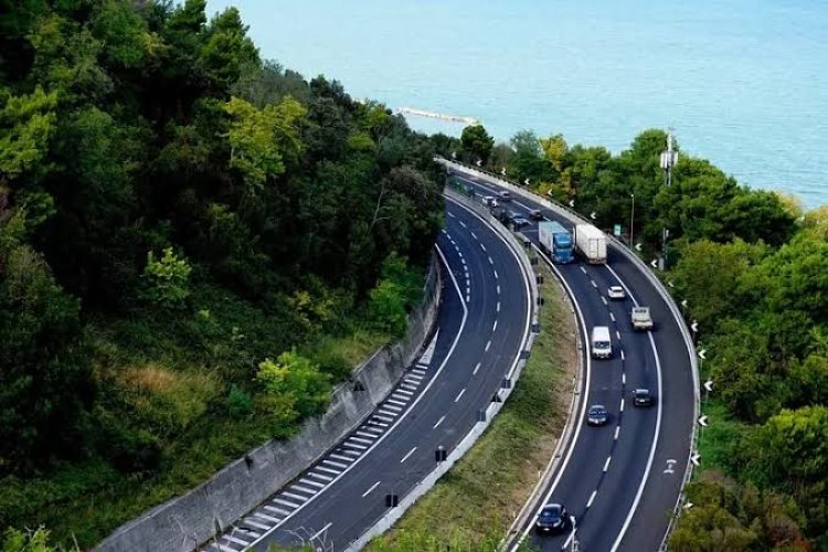 Lewat Jalan Tol Padang - Pekanbaru jadi Lebih Cepat, Bisa Melihat 3 Pemandangan Wisata Sumbar Sekaligus