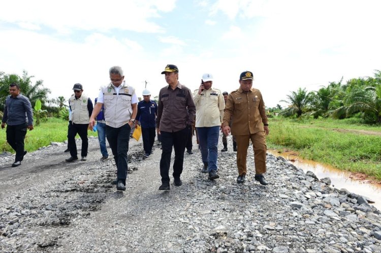Gesa Pembangunan, Gubernur Syamsuar Tinjau Jalan Kubu - Bagansiapiapi Rohil