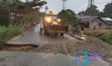 Jalan Pasirpengaraian-Ujung Batu Putus, Dinas PUPR PKPP Riau Turunkan Alat Berat